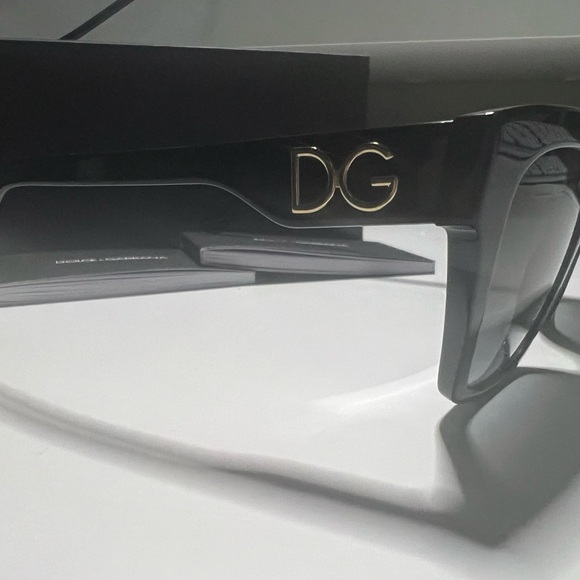 Authentic Dolce&Gabbanna Sunglasses -DG4384 - Picture 12 of 12